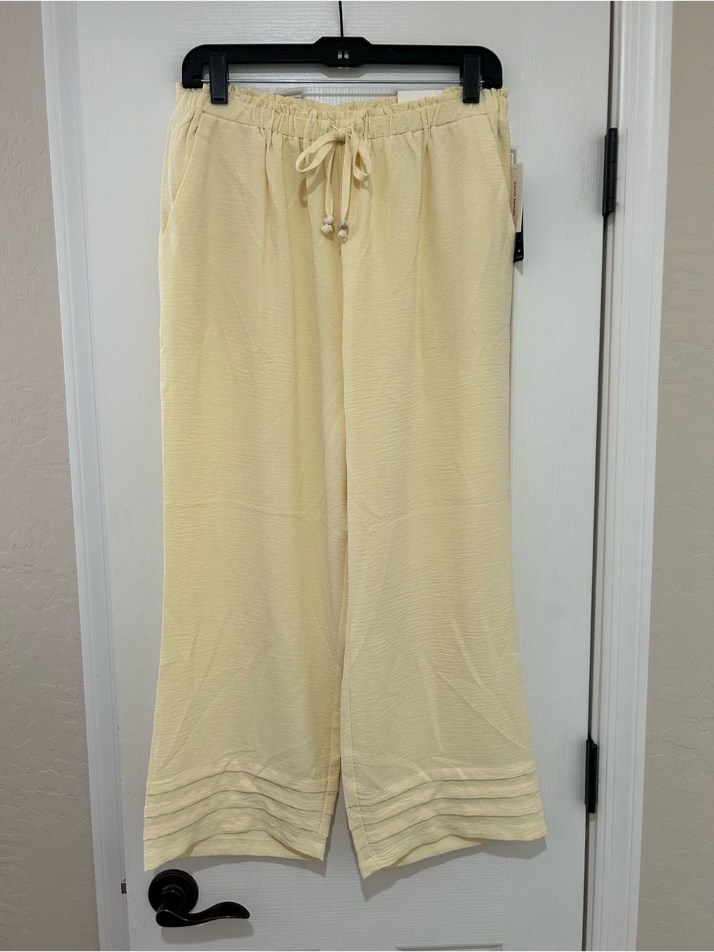 NWT Soho Apparel Wide-Leg High-Waist Drawstring Culotte Pants in Pale Yellow
